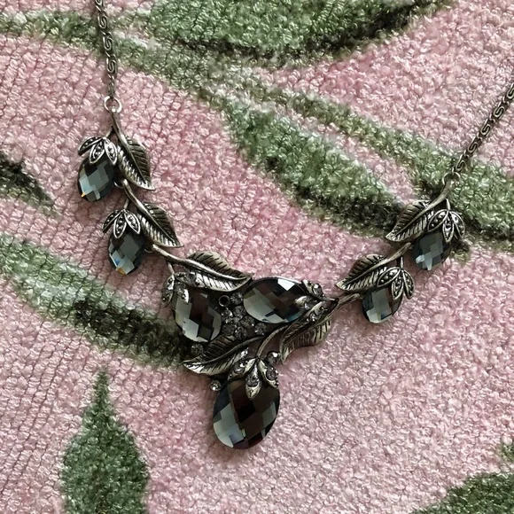 Silver necklace w/ Swarovski crystals - Picture 2 of 12